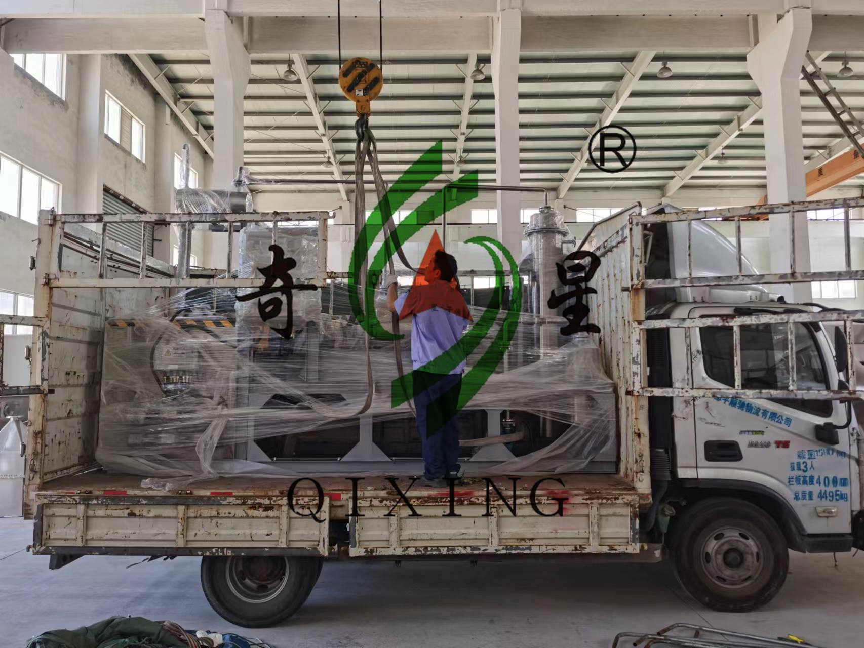 山東某客戶(hù)在我公司訂購(gòu)的一臺(tái)ZPG-100型真空耙式干燥機(jī)已完成發(fā)貨。